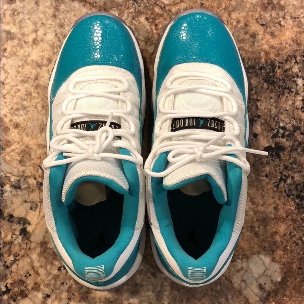 Air Jordan 11 Retro Low aqua